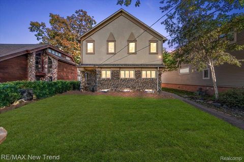 727 McDougal Drive Waterford Charter Township MI 48327