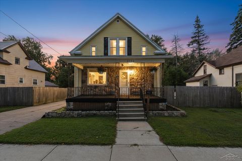 2122 2nd Street Bay City City MI 48708