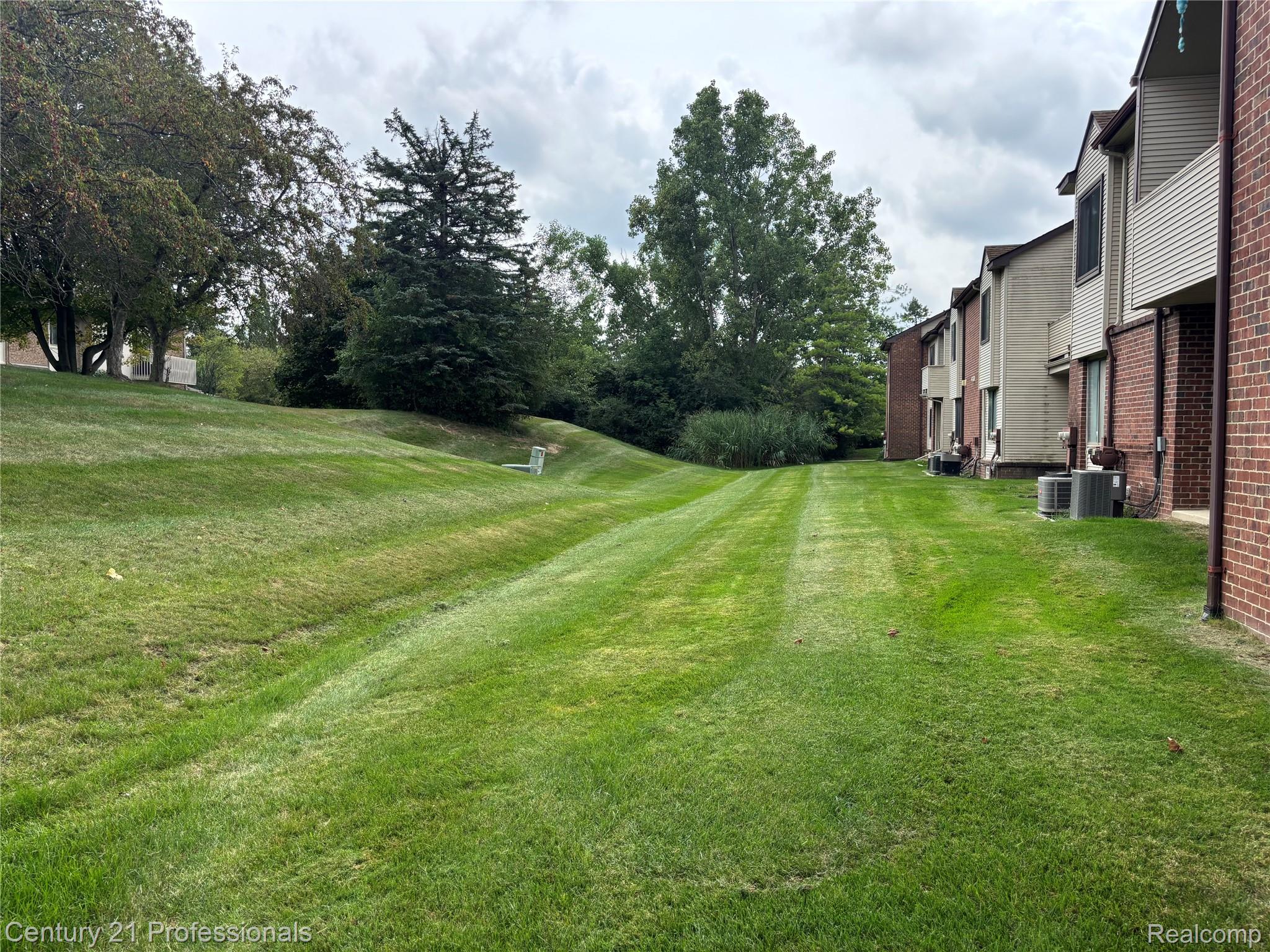6680 Ridgefield Circle 102