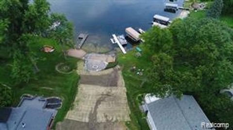 10418 KING Road Springfield Charter Township MI 48350