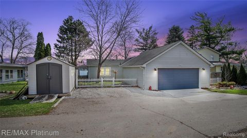 1008 Sunrise Park Street Genoa Township MI 48843
