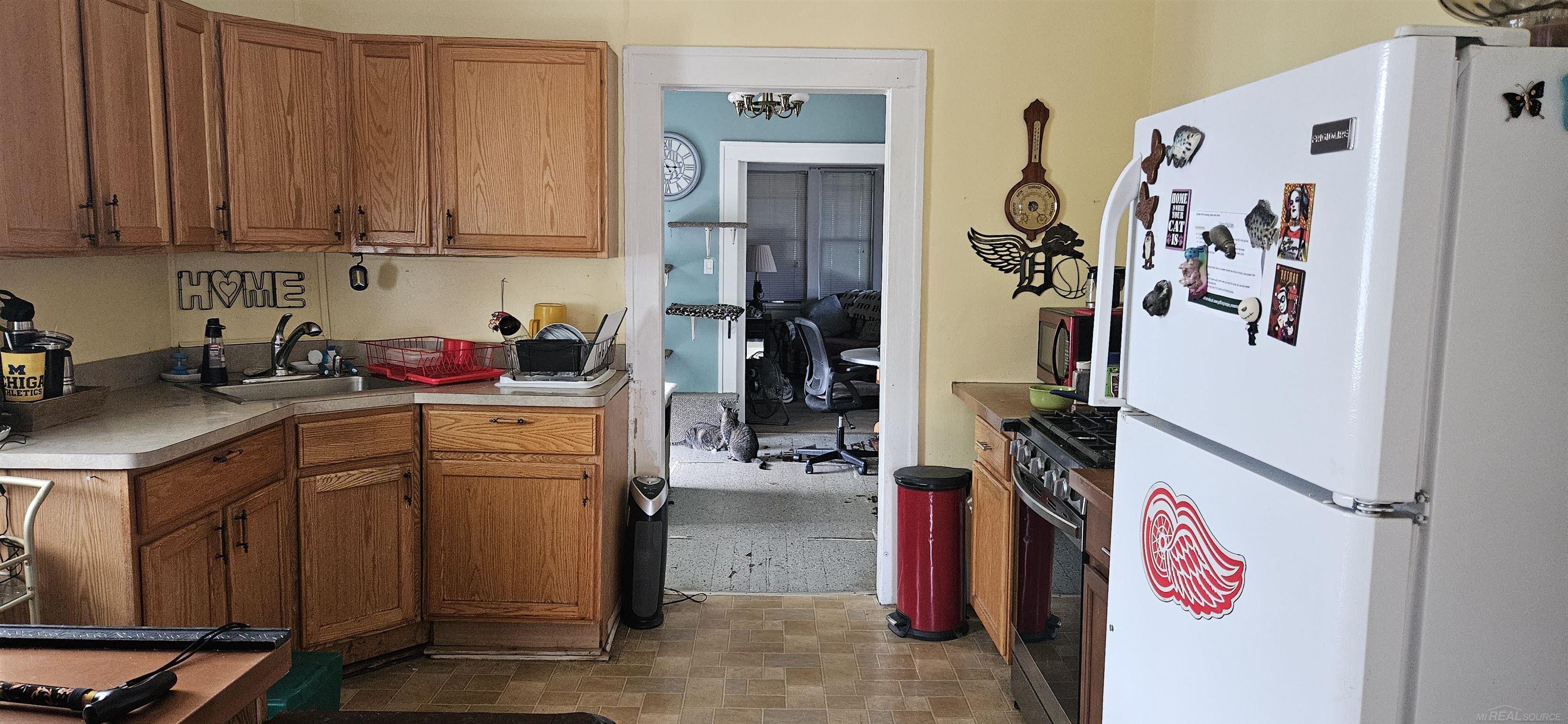 19504 Bigelow Street