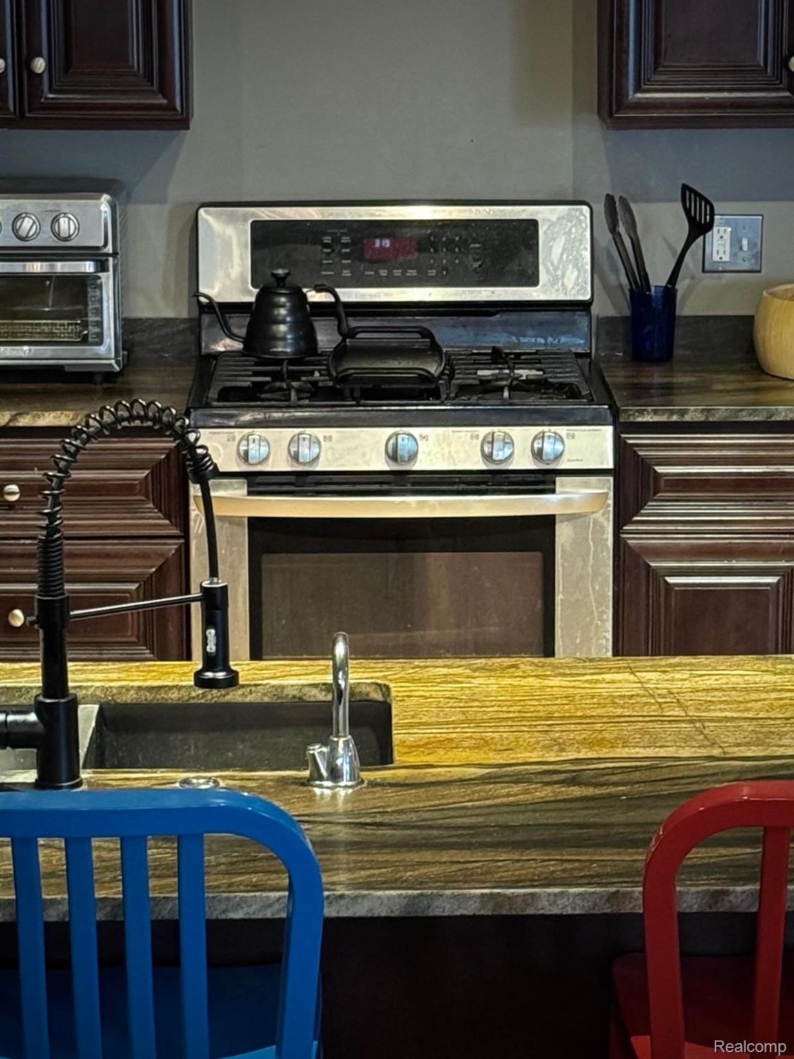 1250 Library Street 31