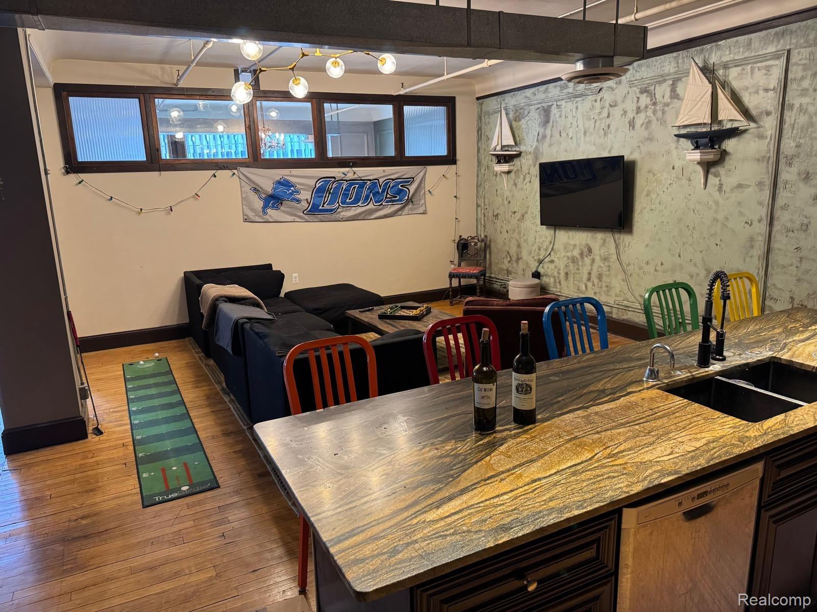 1250 Library Street 31