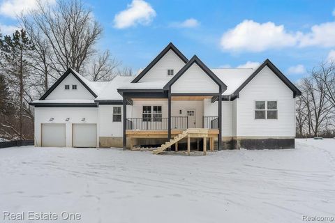 Photo of 225 E Predmore Road, Oakland Charter Township, MI 48363 (MLS # 20251058232)