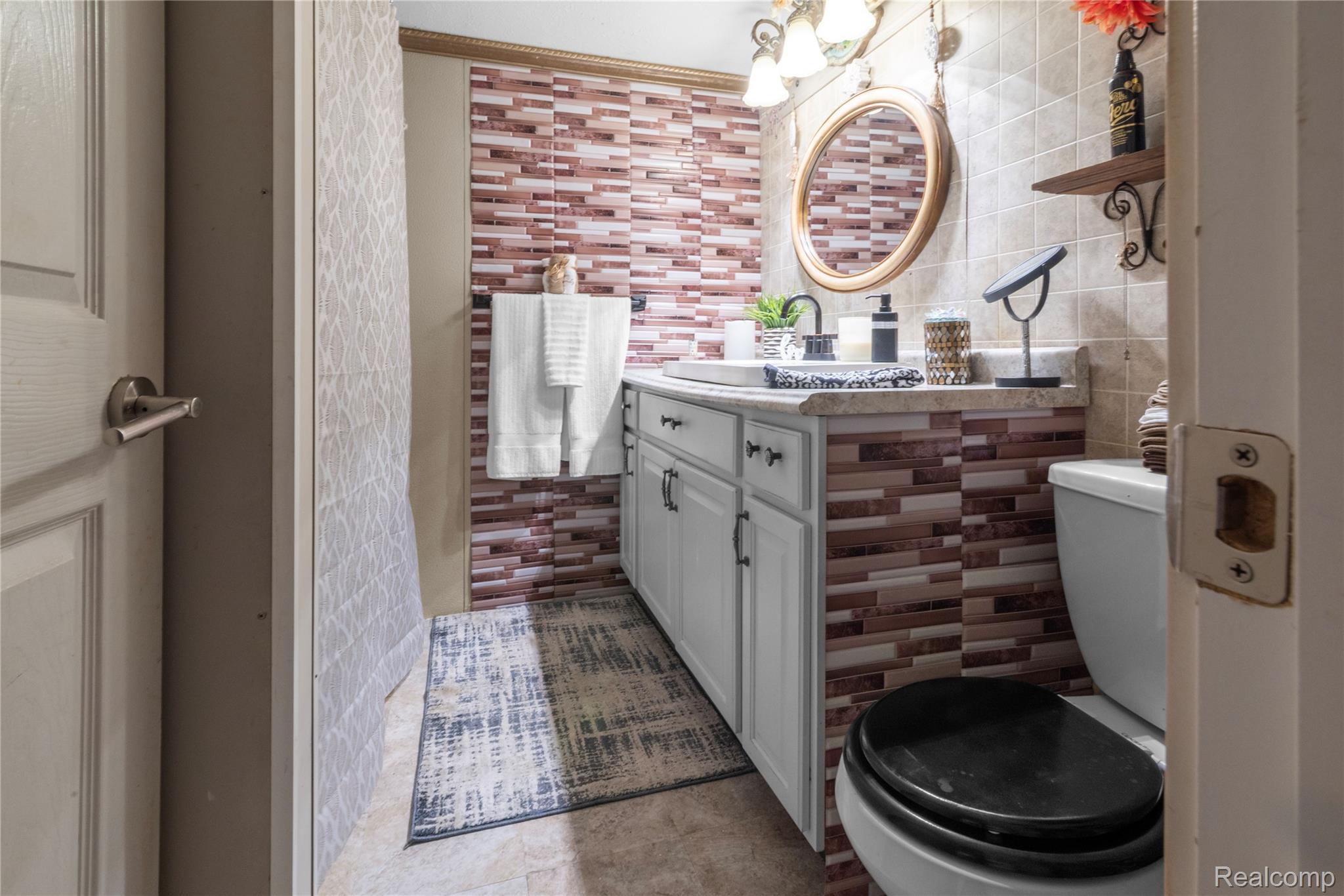 Macomb Township, Michigan 48044, United States, 2 Bedrooms Bedrooms, ,1 BathroomBathrooms,Residential,Active,193265