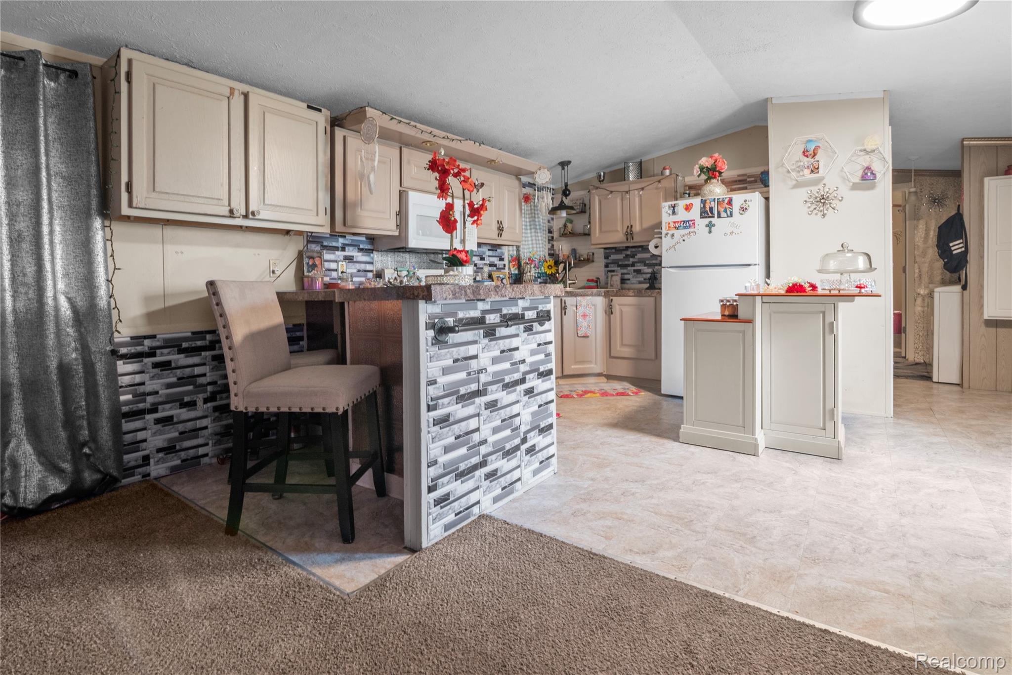 Macomb Township, Michigan 48044, United States, 2 Bedrooms Bedrooms, ,1 BathroomBathrooms,Residential,Active,193265