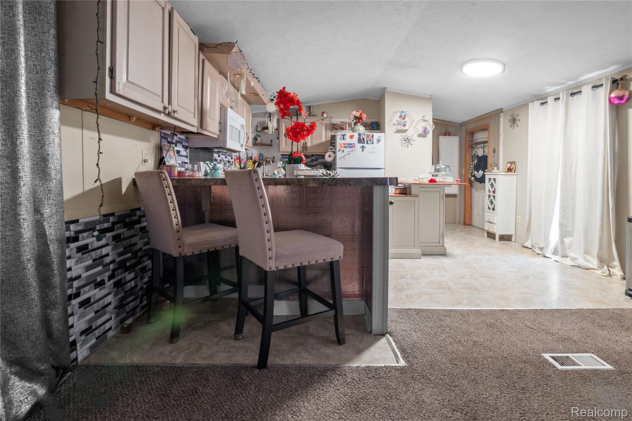 Macomb Township, Michigan 48044, United States, 2 Bedrooms Bedrooms, ,1 BathroomBathrooms,Residential,Active,193265