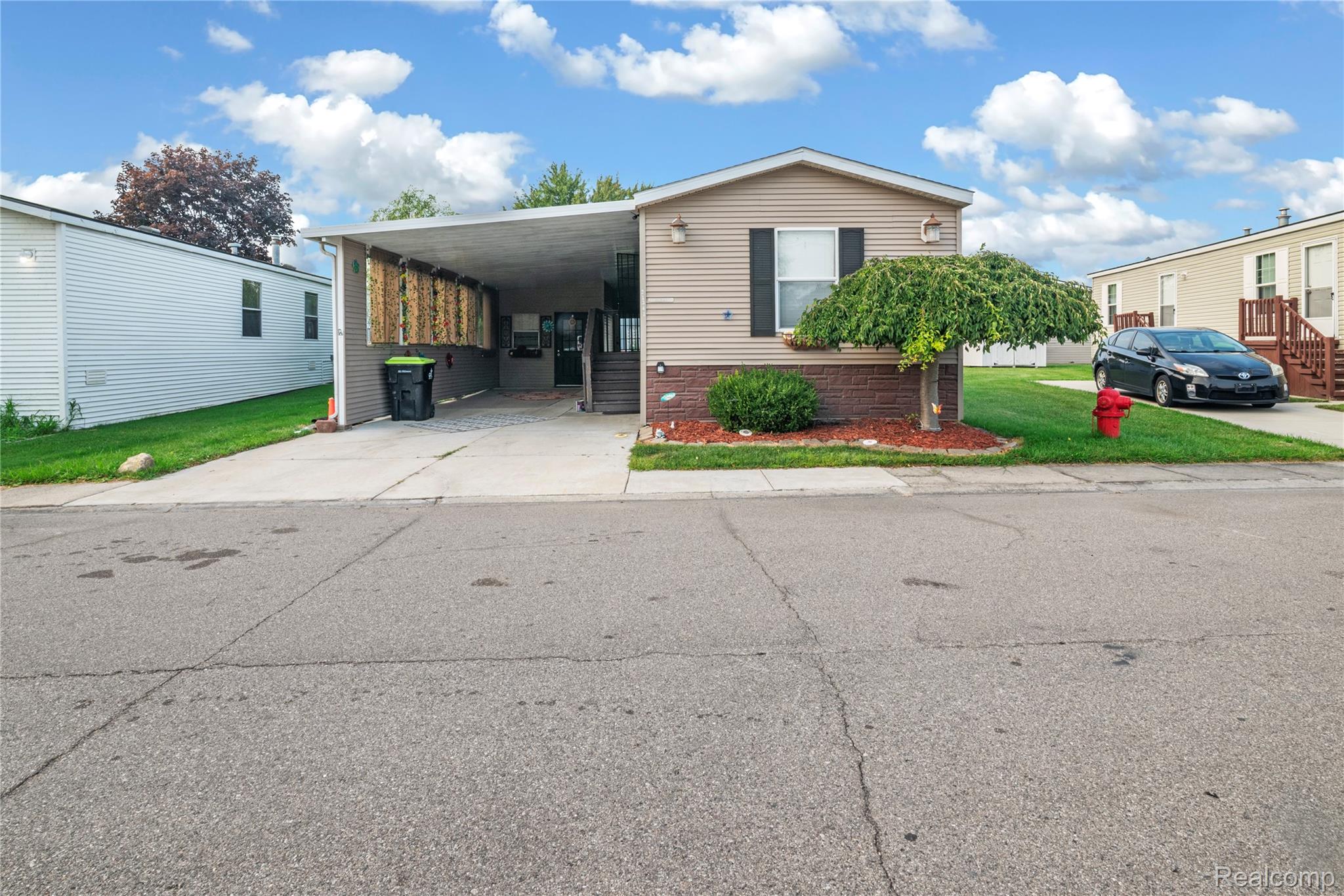 Macomb Township, Michigan 48044, United States, 2 Bedrooms Bedrooms, ,1 BathroomBathrooms,Residential,Active,193265