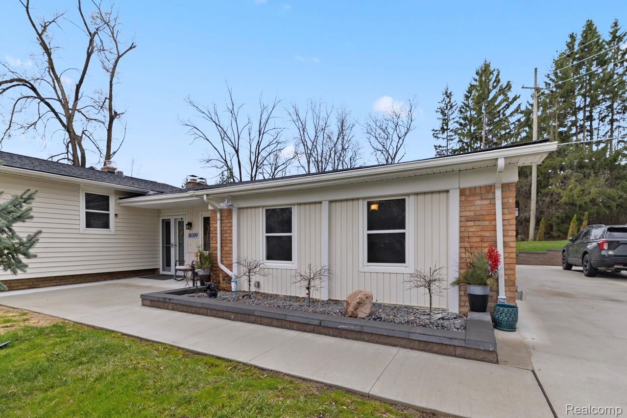 38309 Southfarm Lane