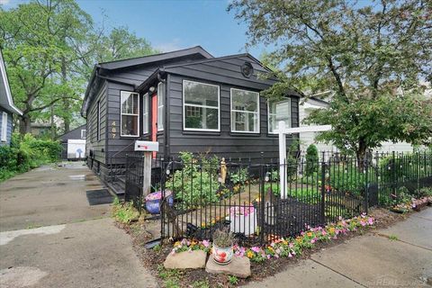 487 E Woodland Street Ferndale City MI 48220