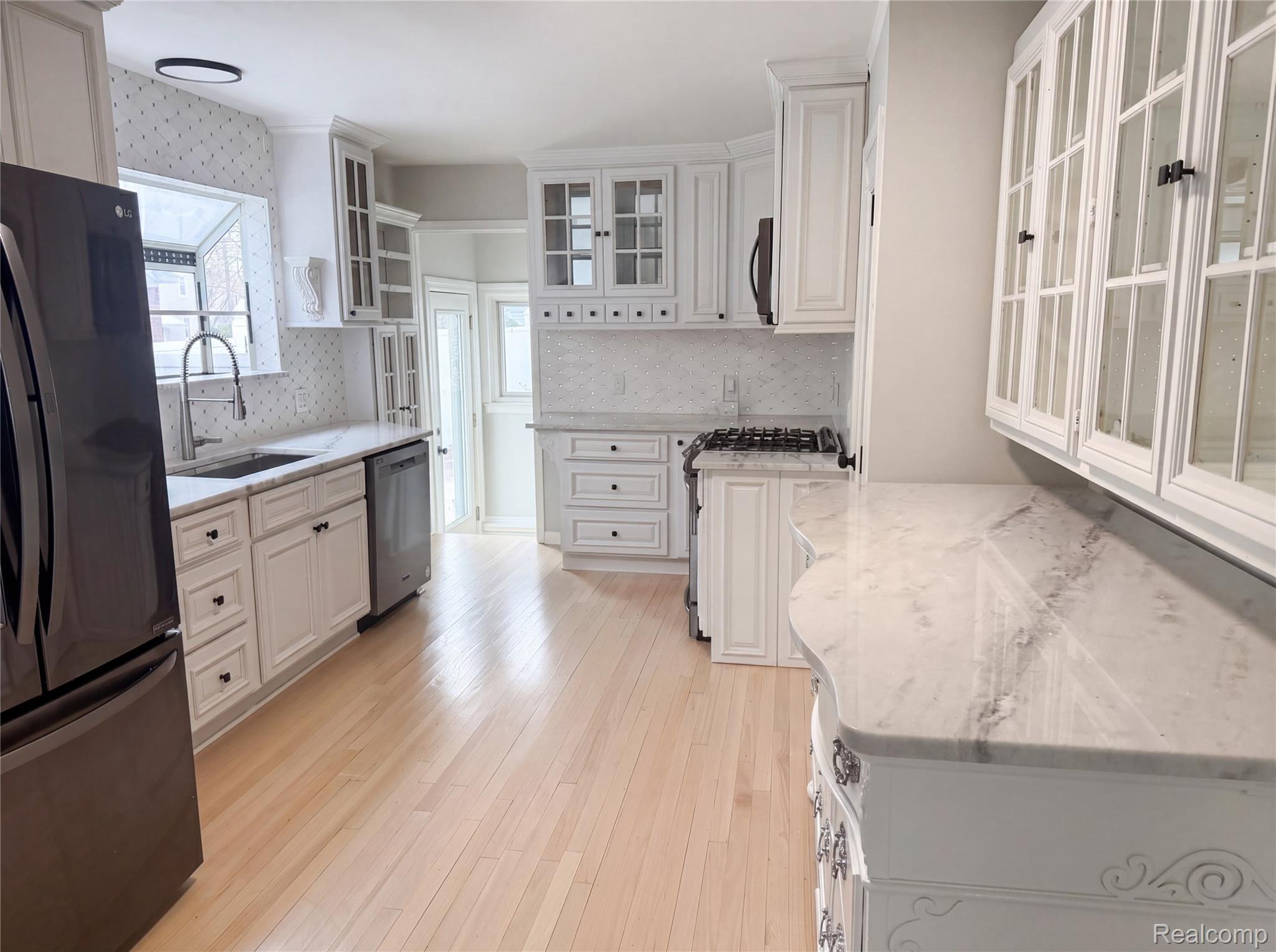 916 Longfellow Avenue