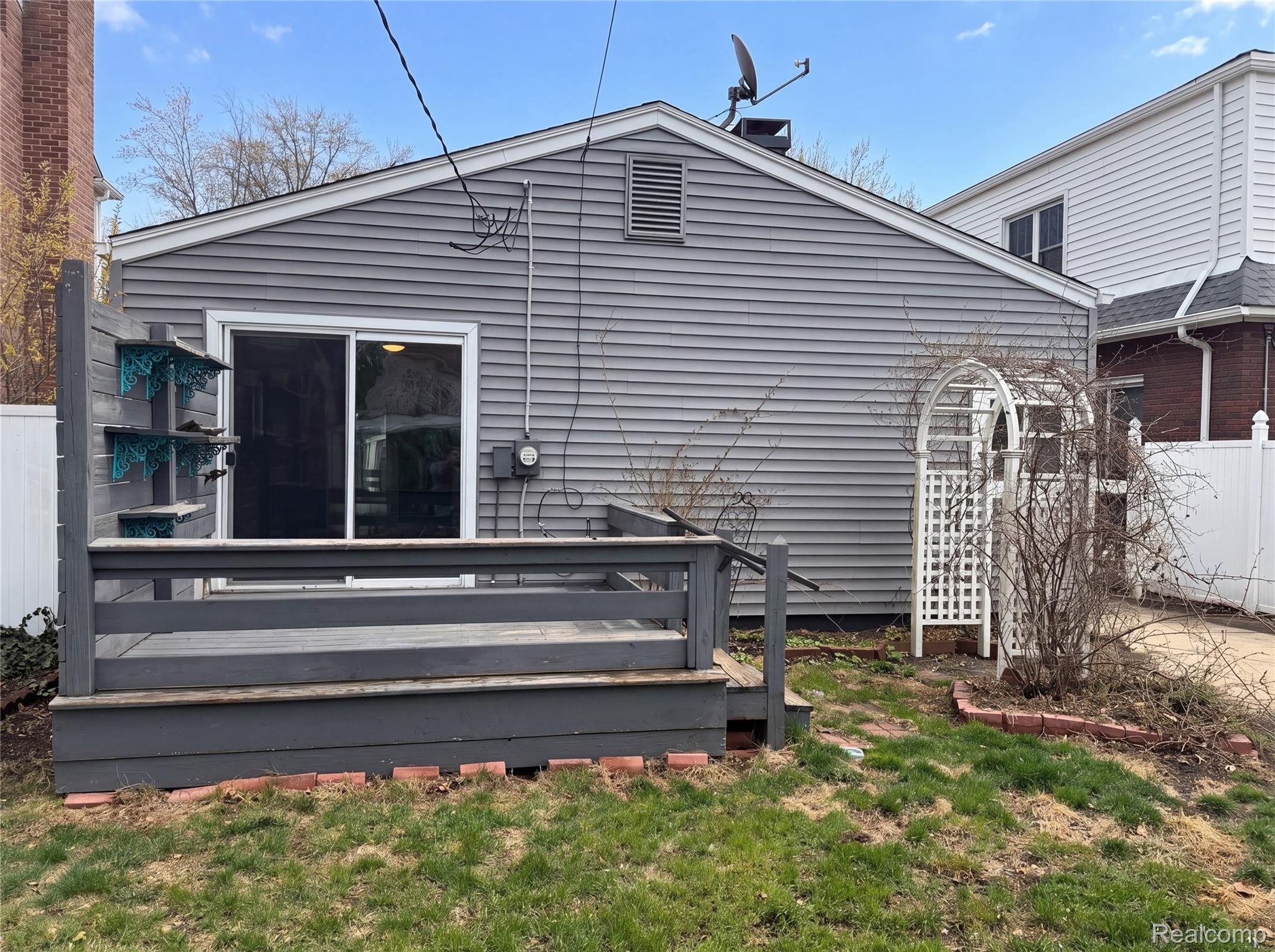 916 Longfellow Avenue