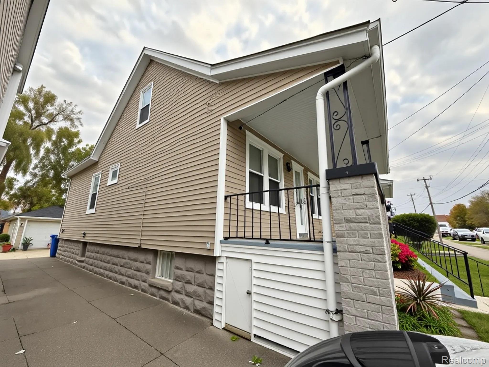 3874 Comstock Street