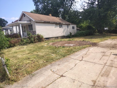 Tiny photo for 20890 Ridgemont Road, Harper Woods City, MI 48225 (MLS # 20261071304)