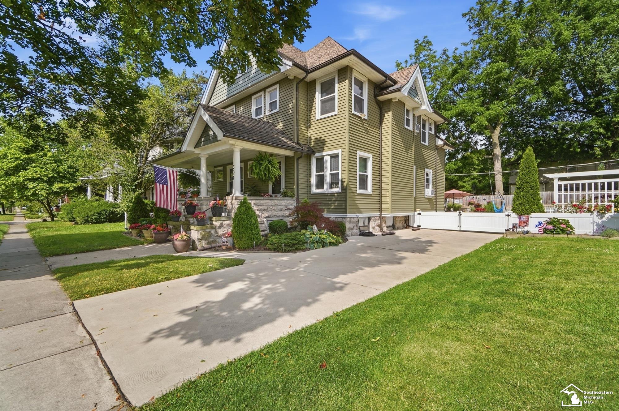 307 N Macomb Street