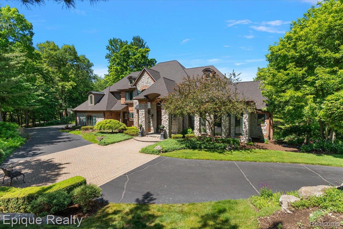 7662 Devins Ridge