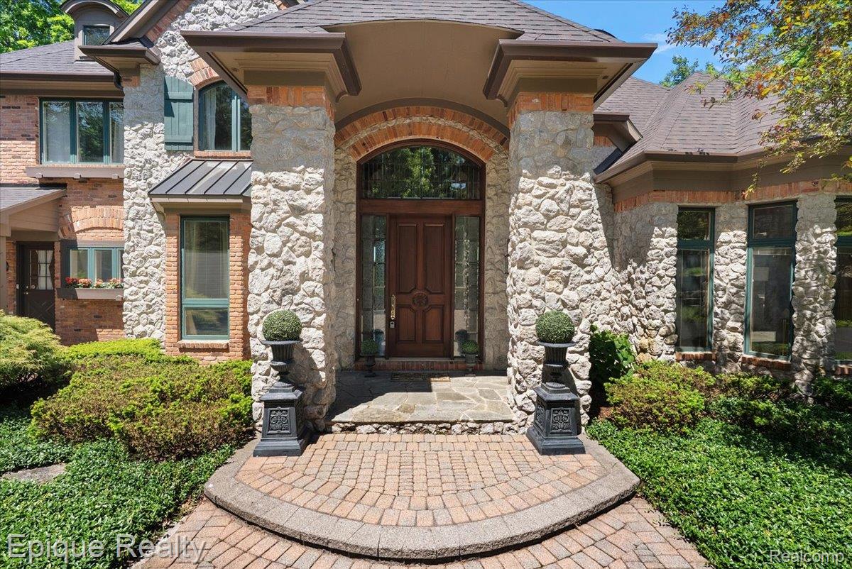 7662 Devins Ridge