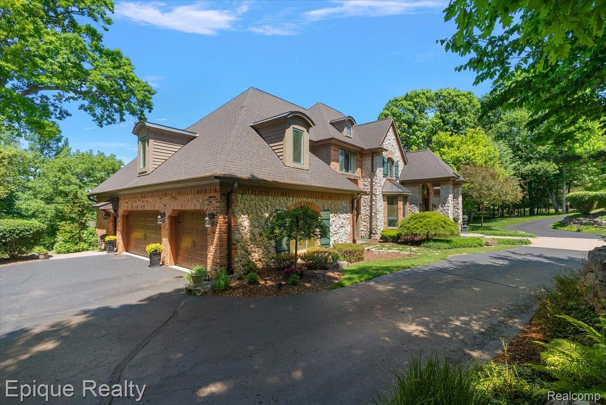7662 Devins Ridge