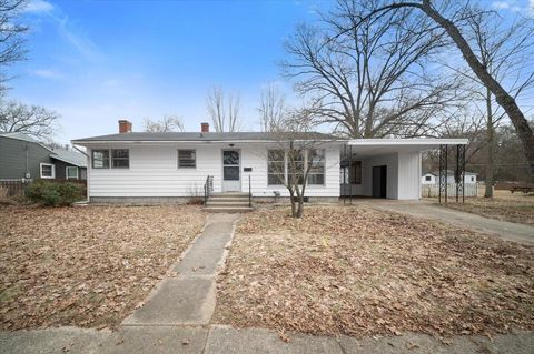 209 S State Street Paw Paw Village MI 49079