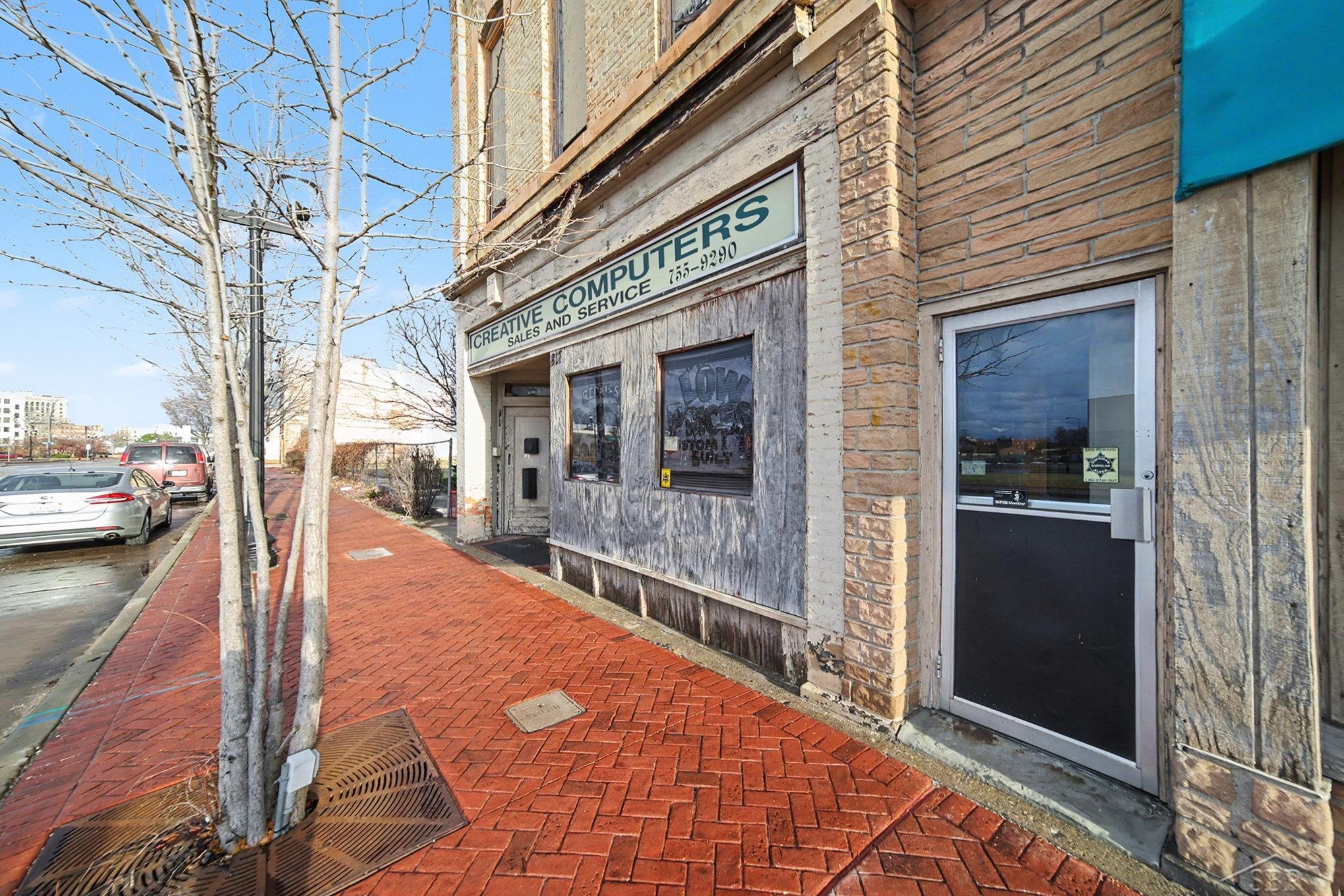 817/819 E Genesee Avenue