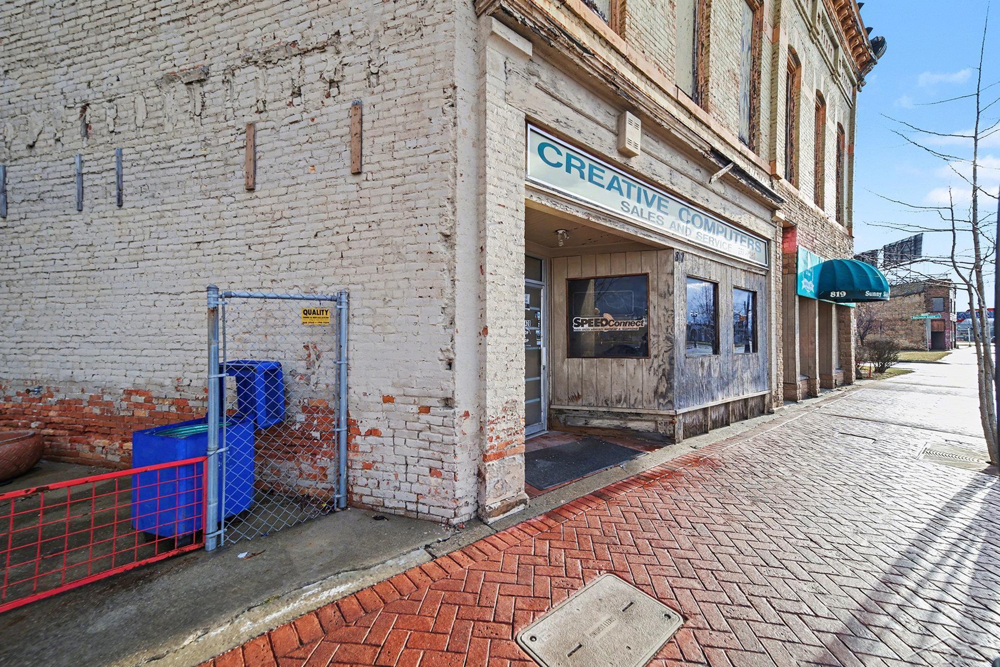 817/819 E Genesee Avenue