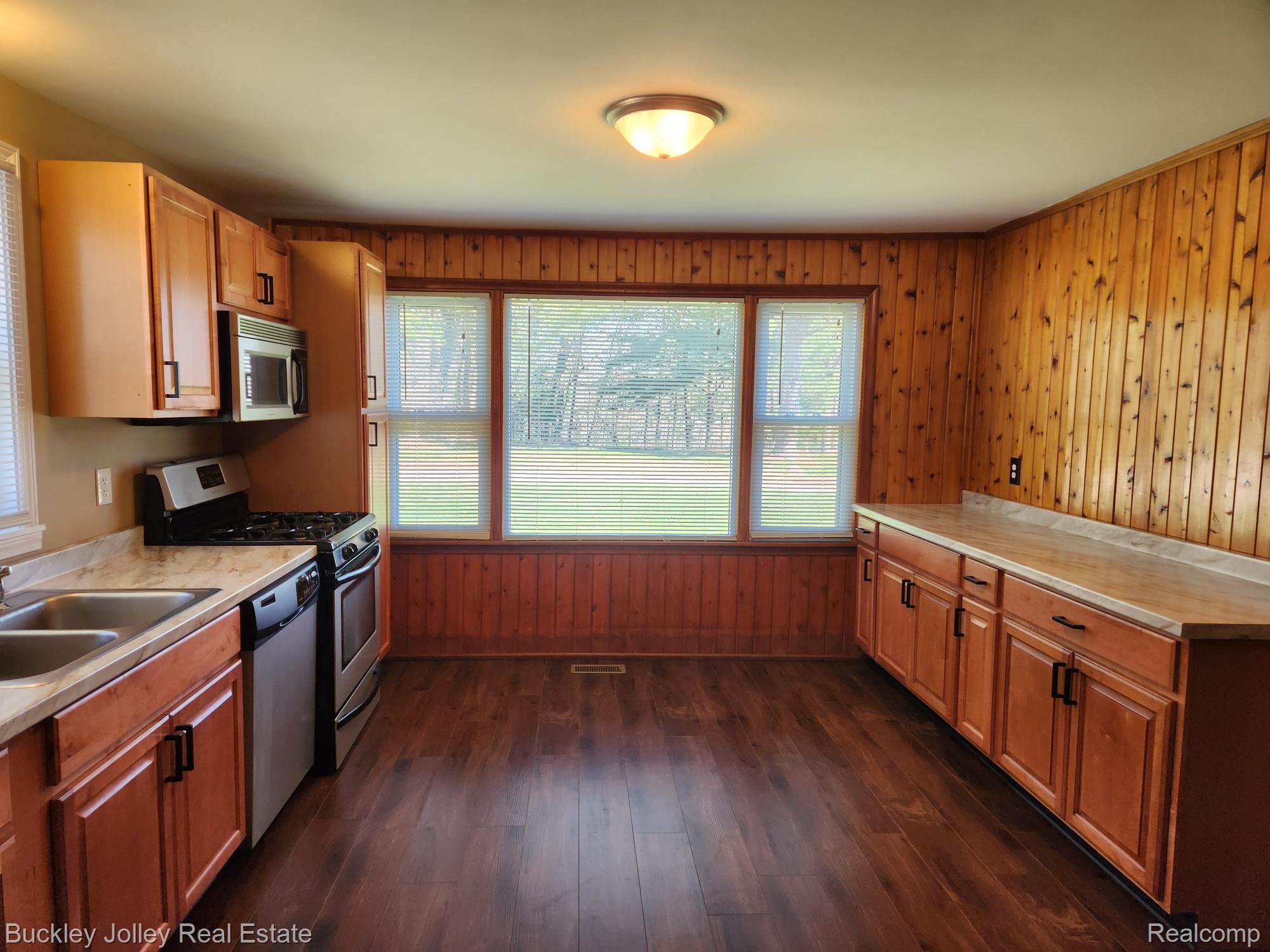 3832 Ponchartrain Drive