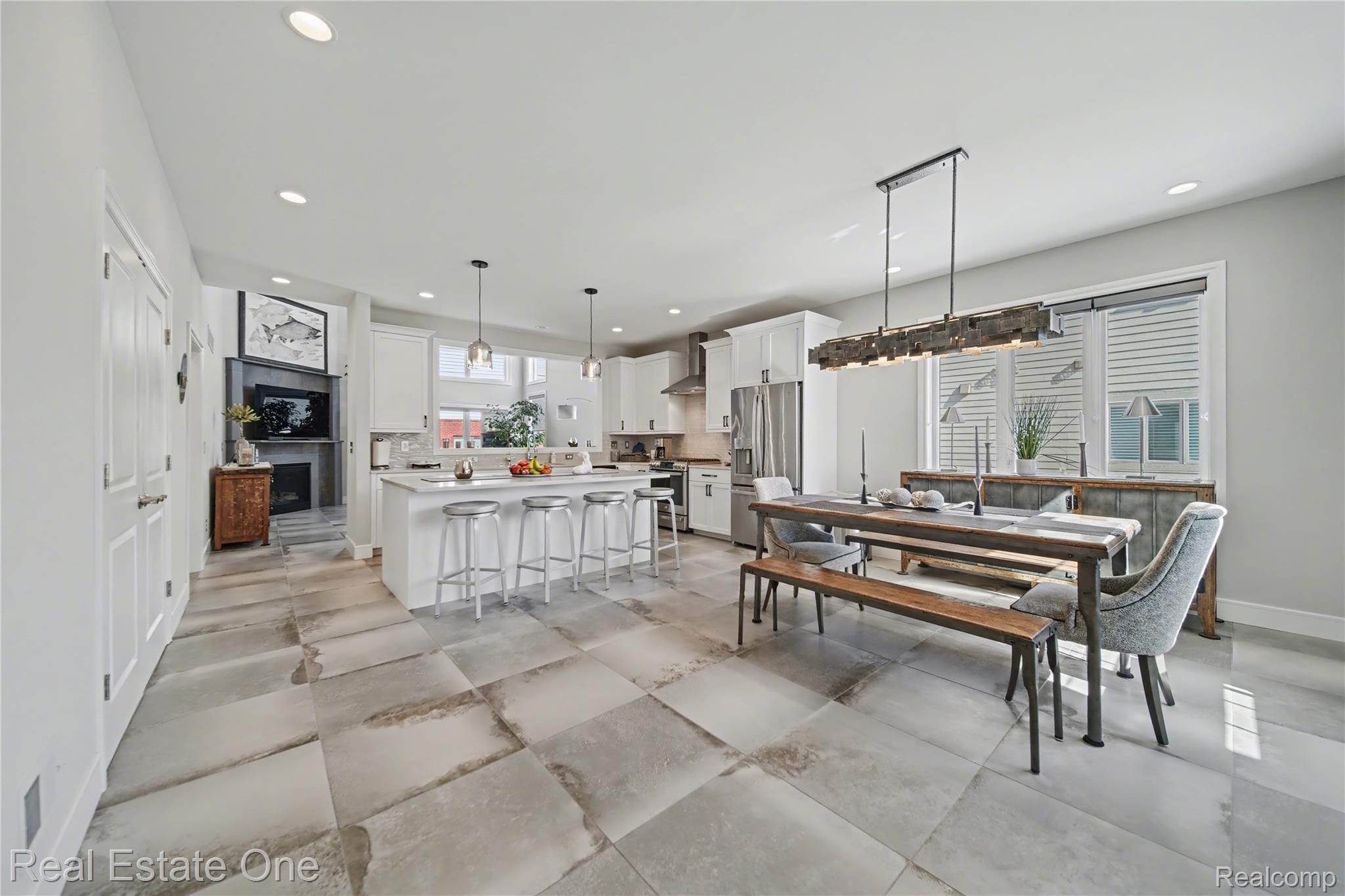 3616 Bay Harbor Drive