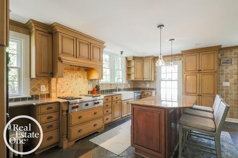 Tiny photo for 1110 Grayton Street, Grosse Pointe Park City, MI 48230 (MLS # 58050220233)