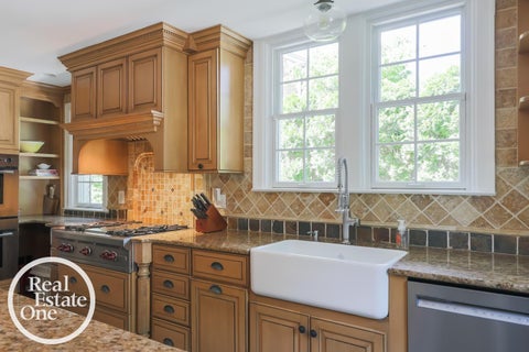 Tiny photo for 1110 Grayton Street, Grosse Pointe Park City, MI 48230 (MLS # 58050220233)
