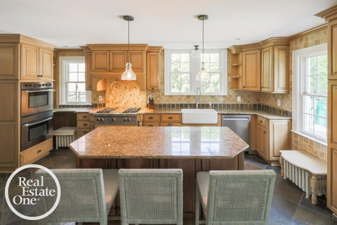 Tiny photo for 1110 Grayton Street, Grosse Pointe Park City, MI 48230 (MLS # 58050220233)