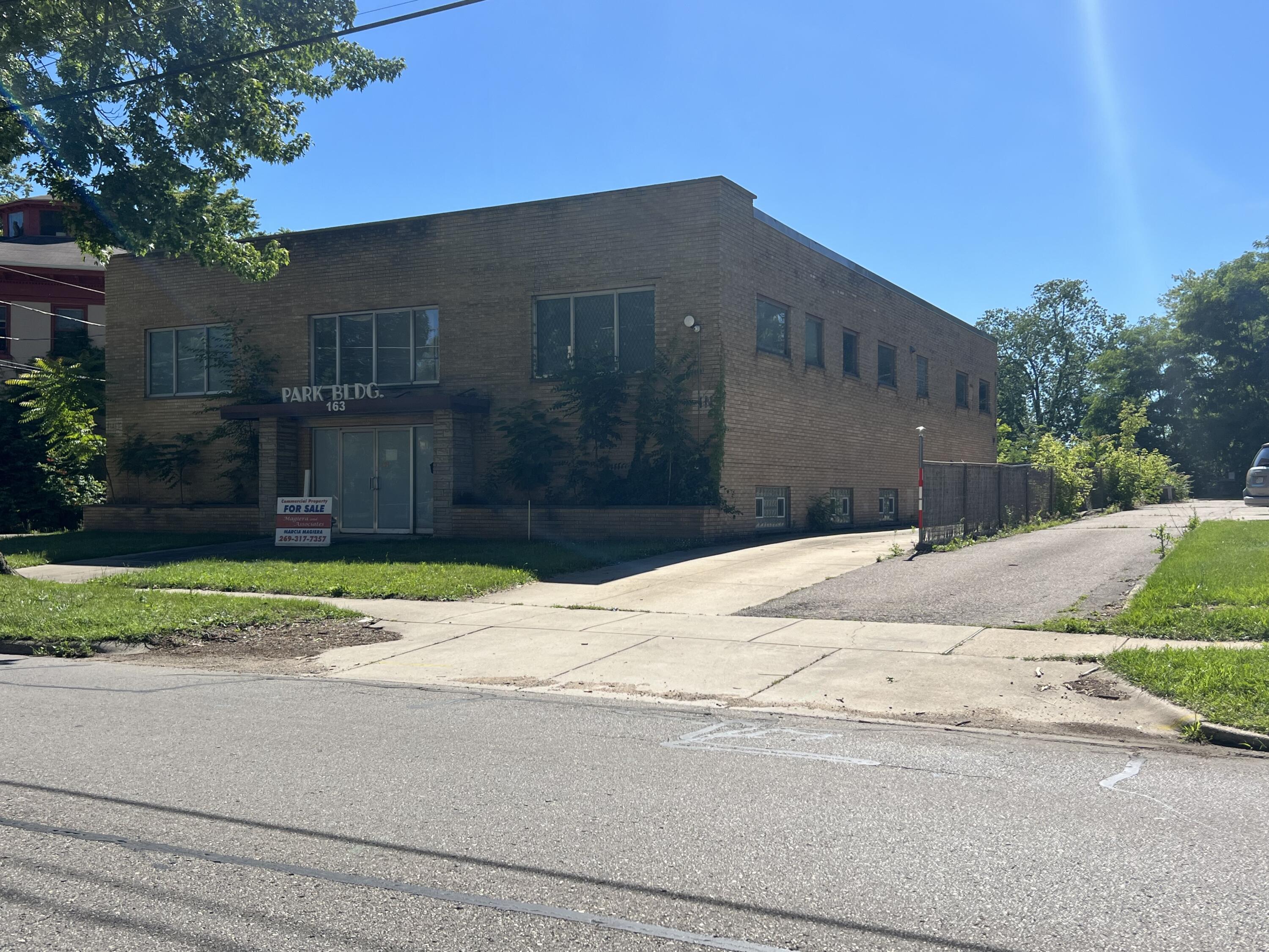 163 North Avenue