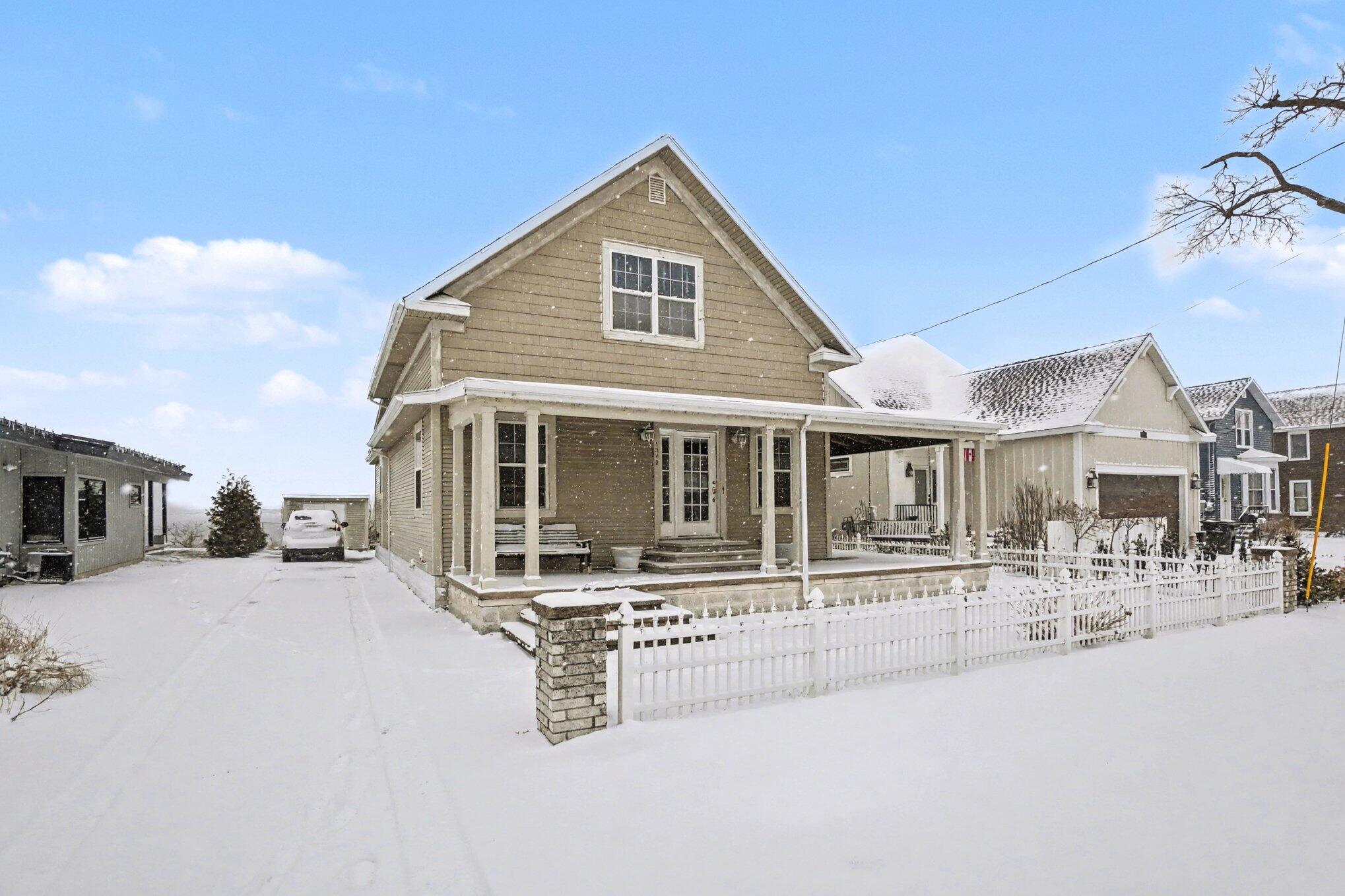 1382 Lakeshore Drive