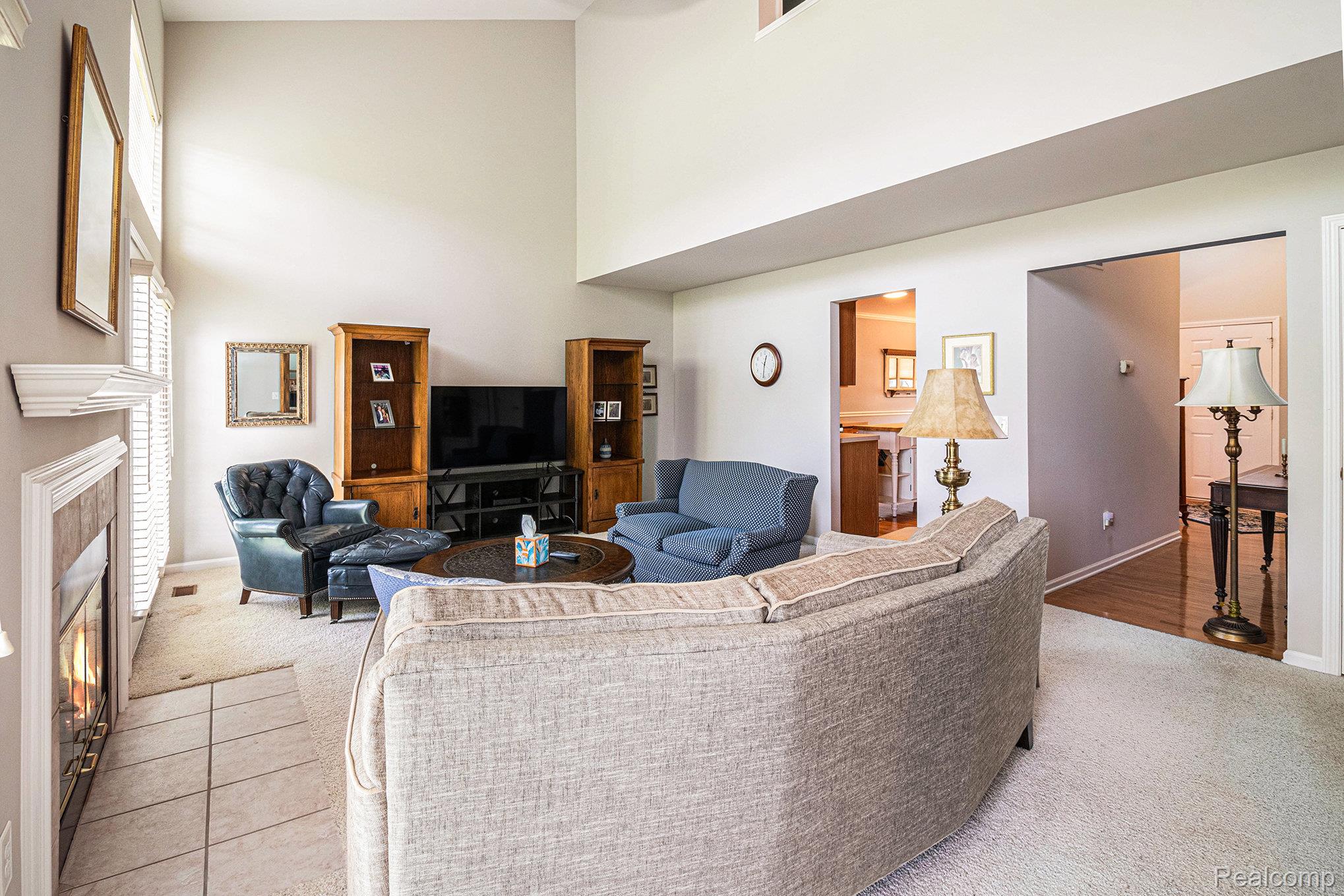 6422 Club Court W