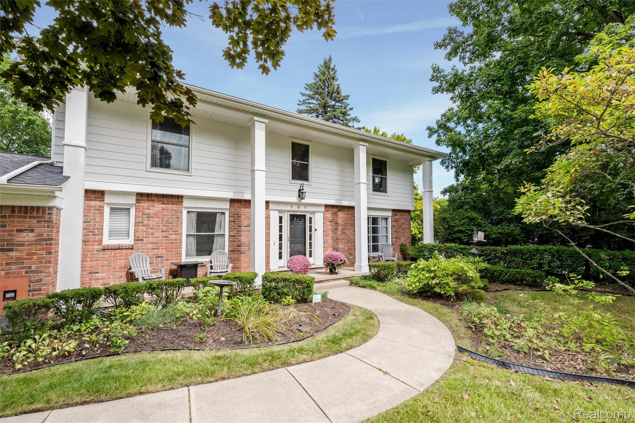 757 Foxhall Road N