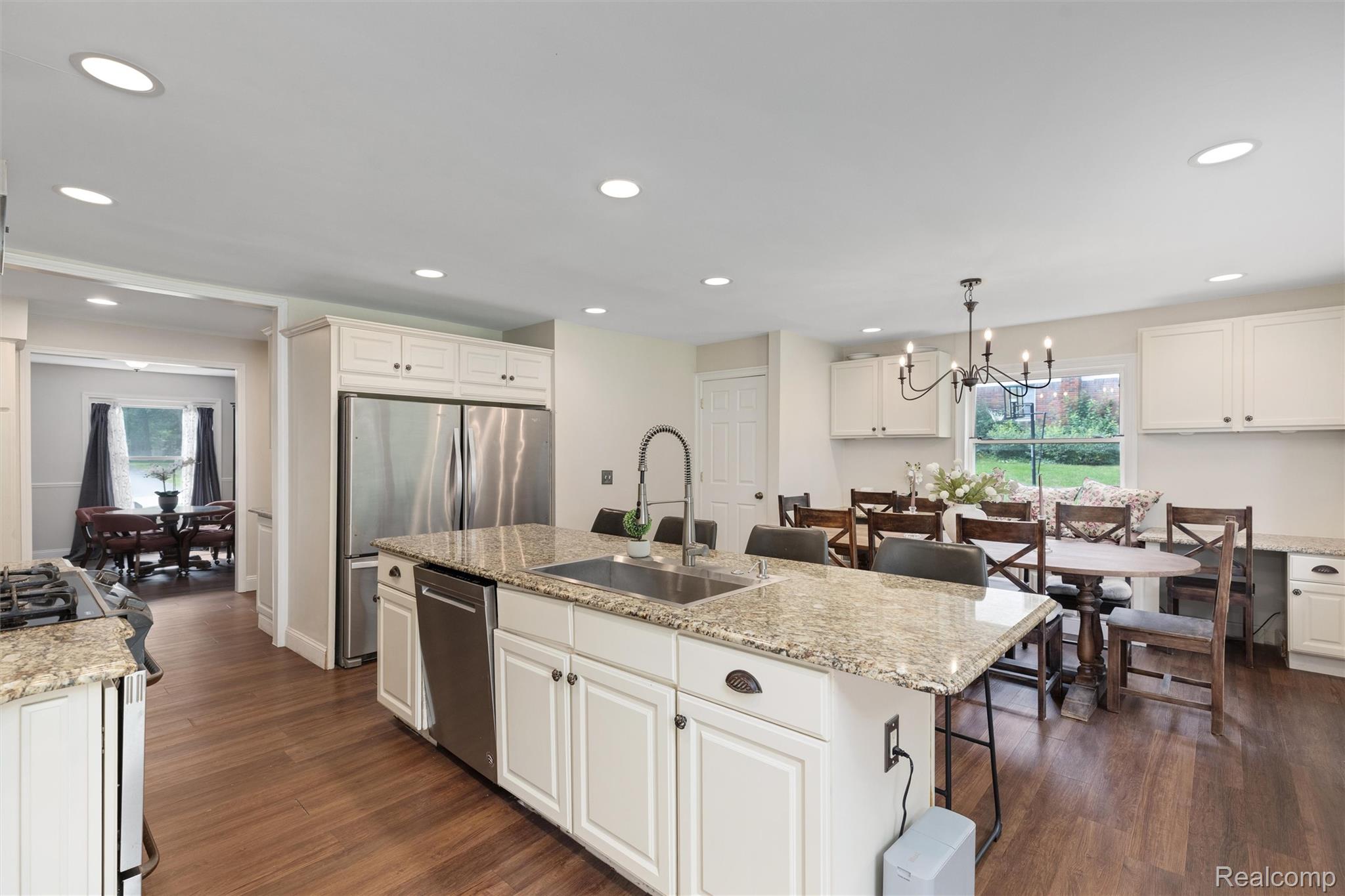 757 Foxhall Road N