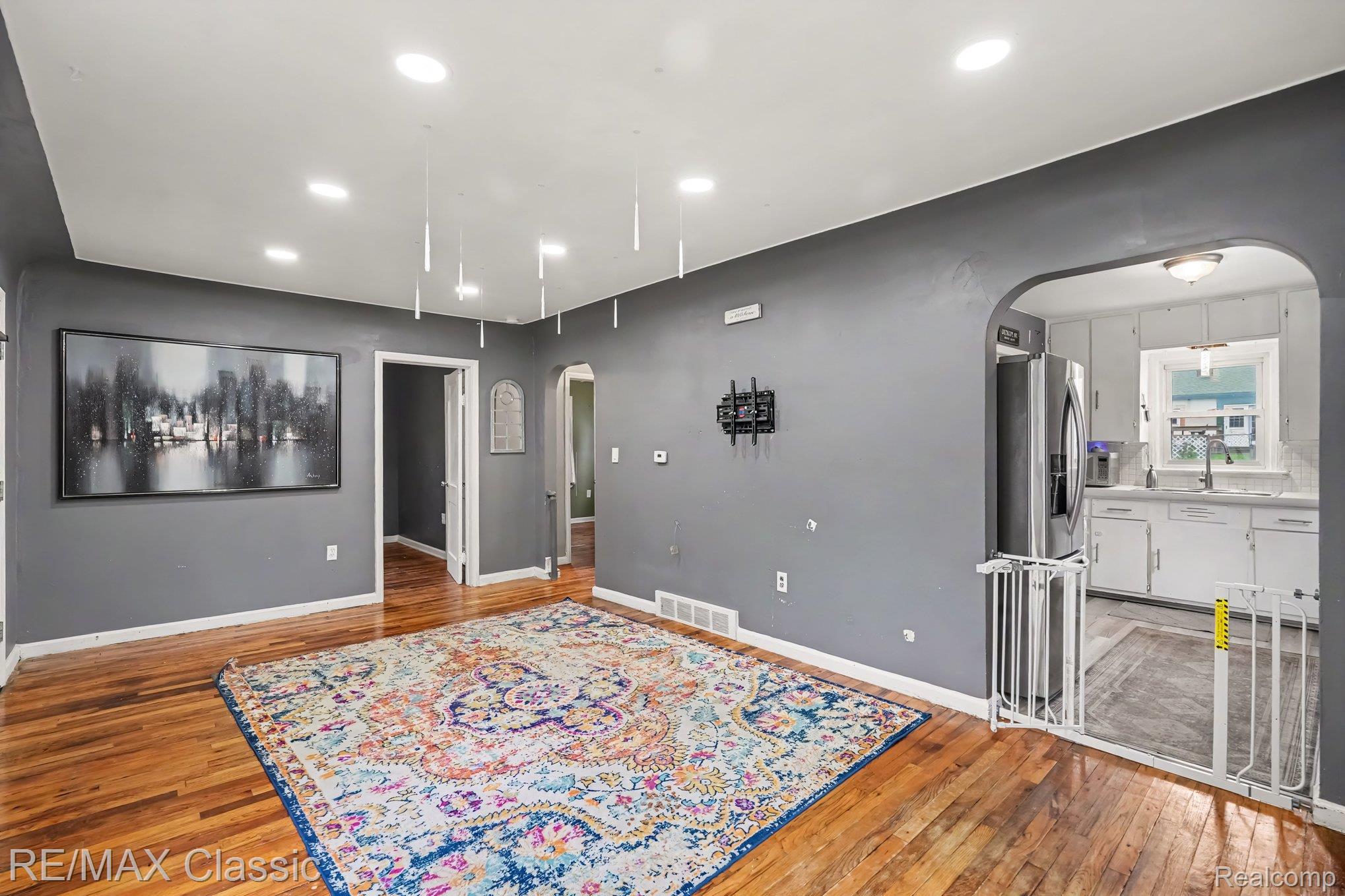 5812 Oster Drive