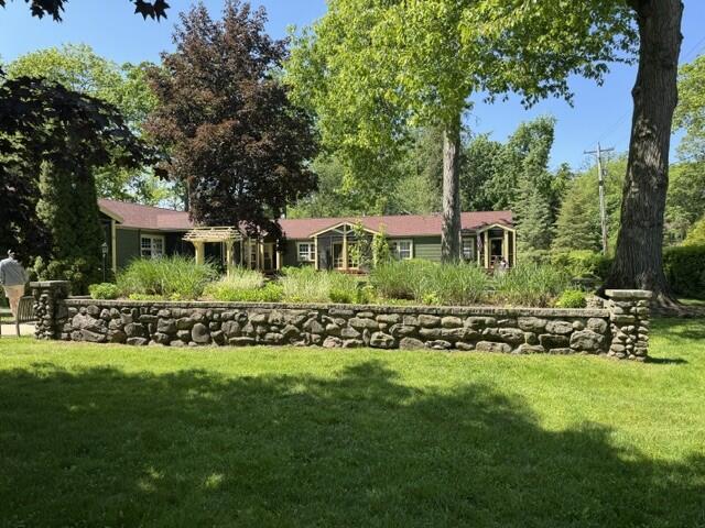 15657 Lakeshore Road 3
