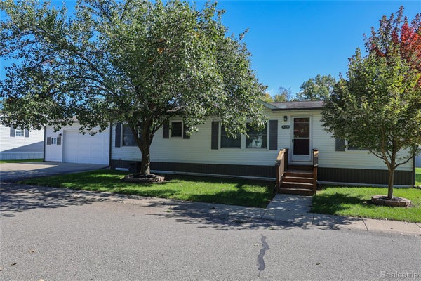 429 CRIMSON KING CIRCLE,, CLARKSTON, MI 48346 - Image 33113a1f3bf95862b56fe5c19f6d3bb0/210732513