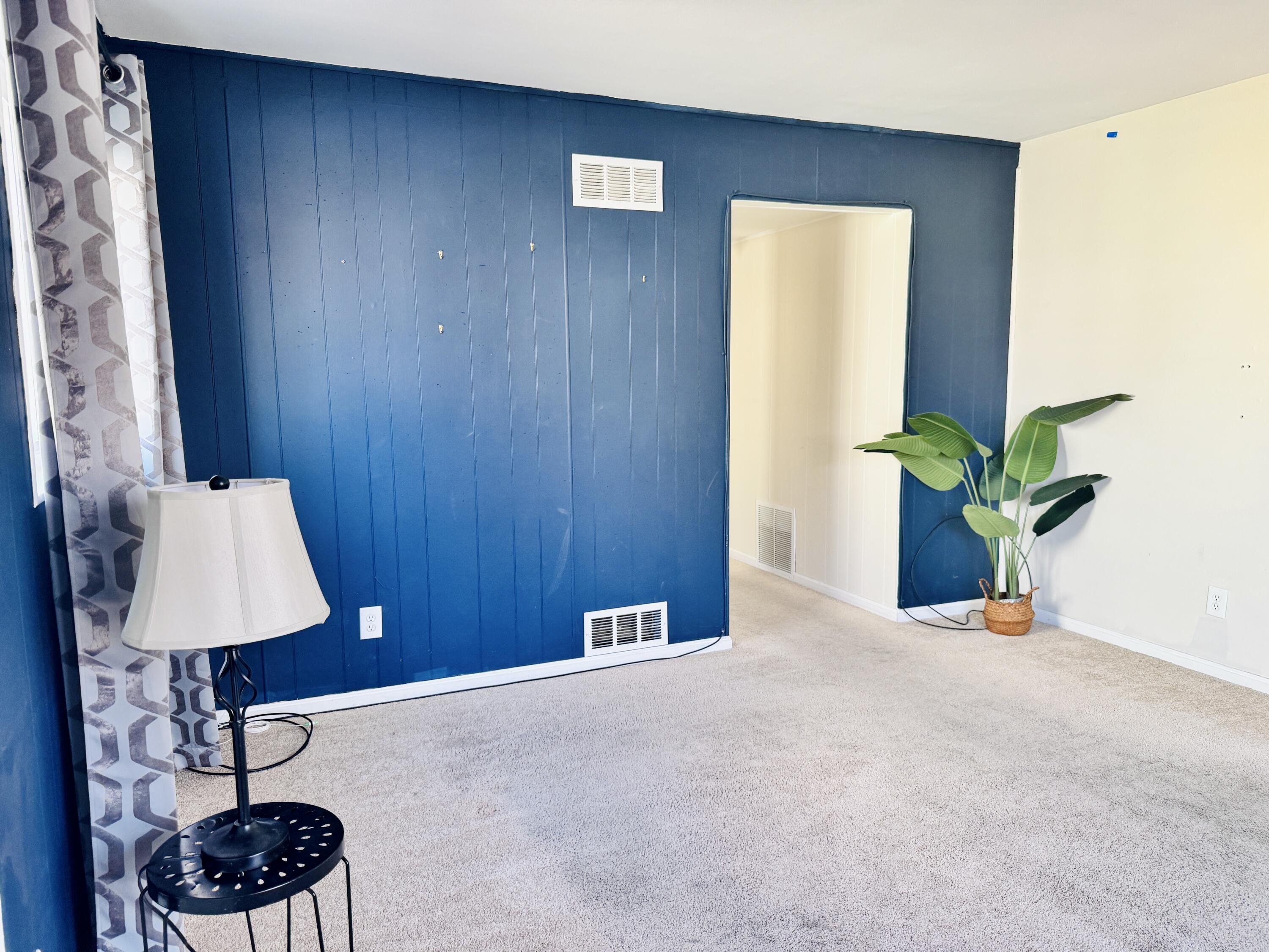 119 W Mapledale Avenue