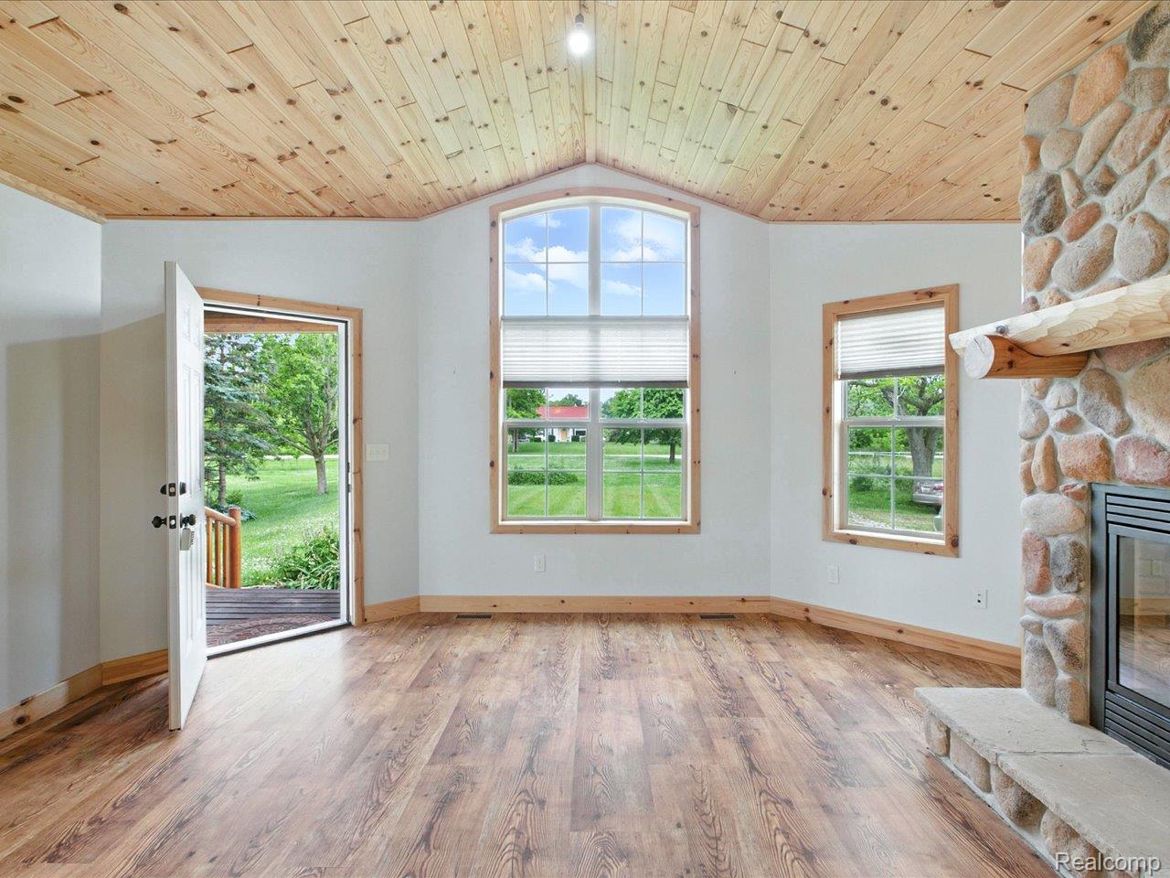 Fort Gratiot Charter Township, Michigan 48059, United States, 2 Bedrooms Bedrooms, ,1 BathroomBathrooms,Residential,Pending,159487