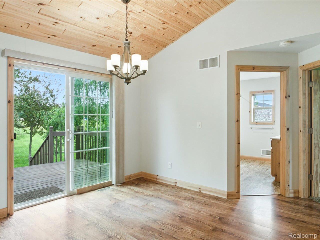 Fort Gratiot Charter Township, Michigan 48059, United States, 2 Bedrooms Bedrooms, ,1 BathroomBathrooms,Residential,Pending,159487