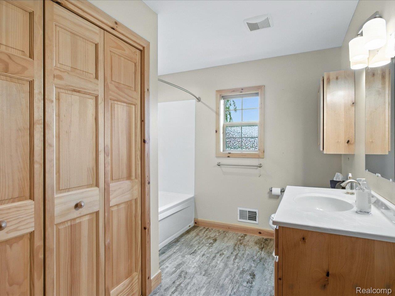 Fort Gratiot Charter Township, Michigan 48059, United States, 2 Bedrooms Bedrooms, ,1 BathroomBathrooms,Residential,Pending,159487