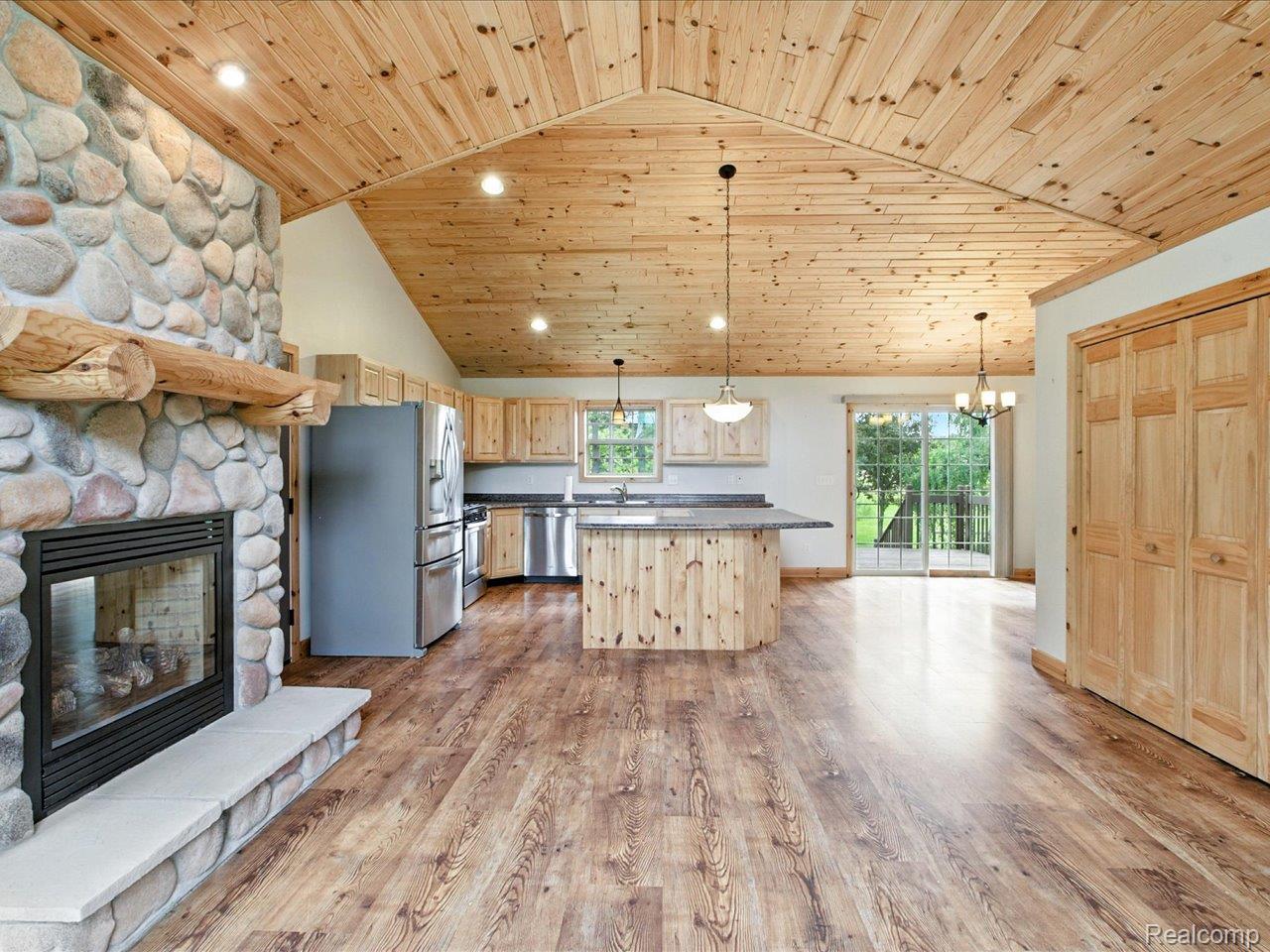 Fort Gratiot Charter Township, Michigan 48059, United States, 2 Bedrooms Bedrooms, ,1 BathroomBathrooms,Residential,Pending,159487