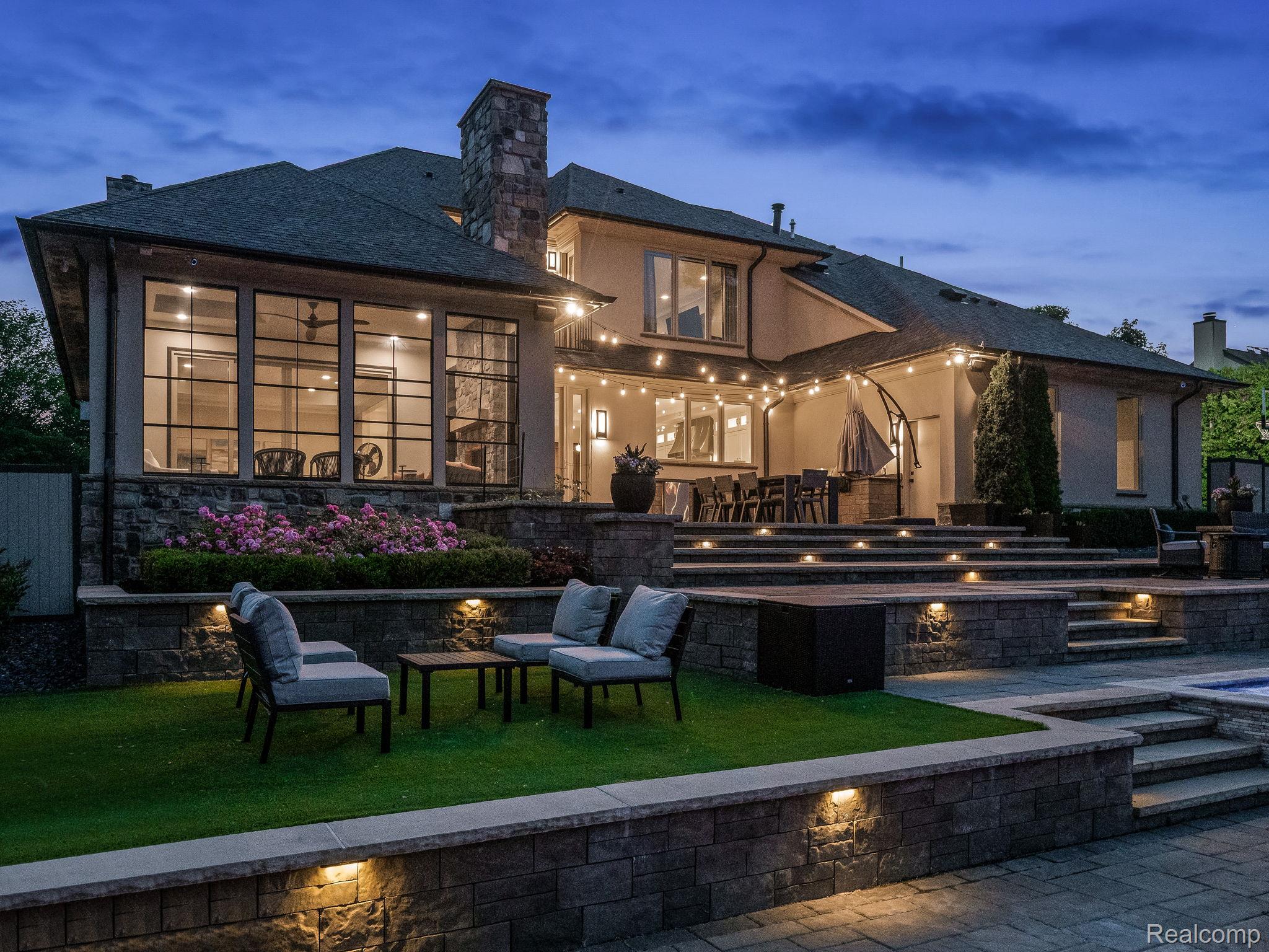 1044 LAKESIDE Drive