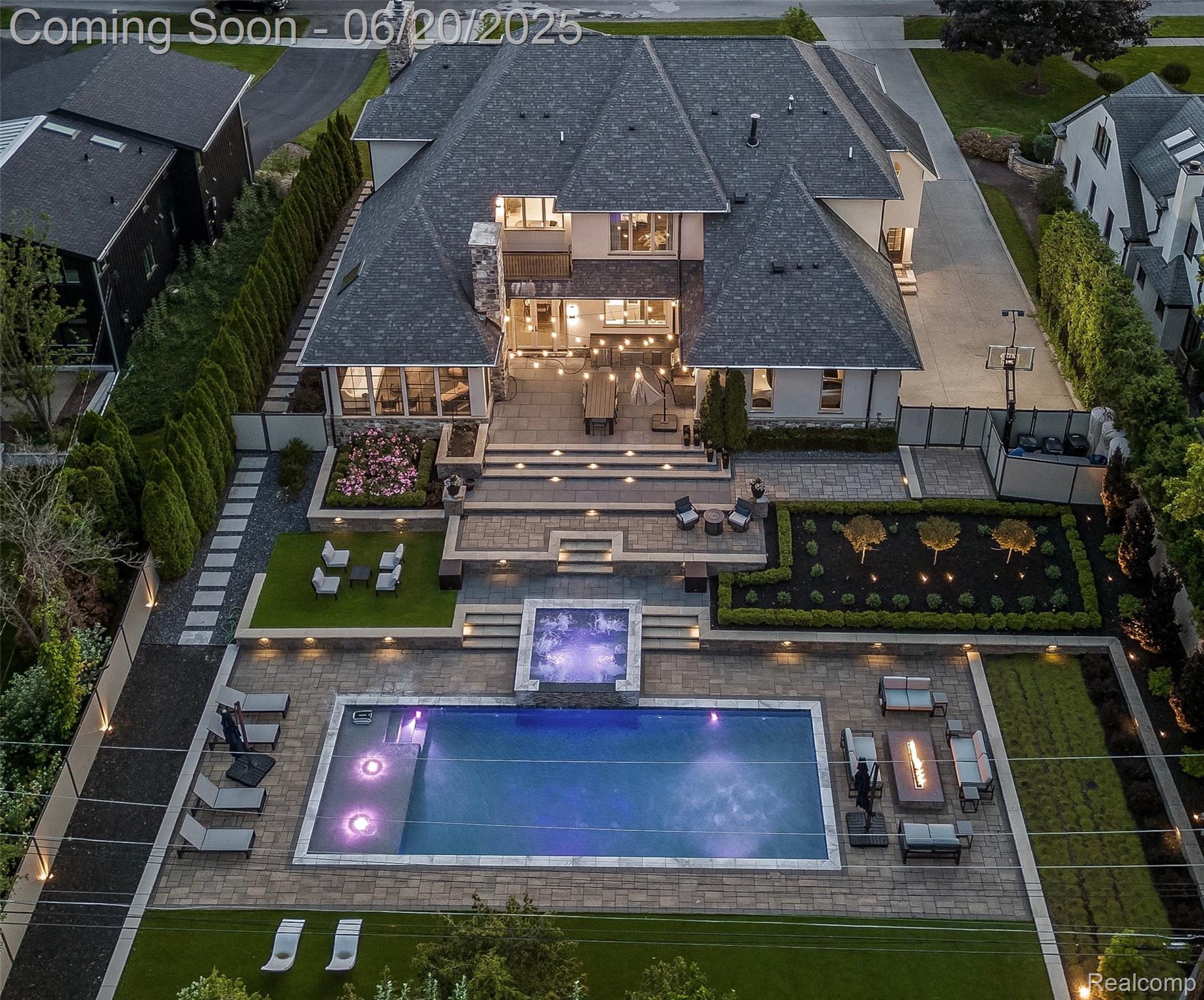 1044 LAKESIDE Drive