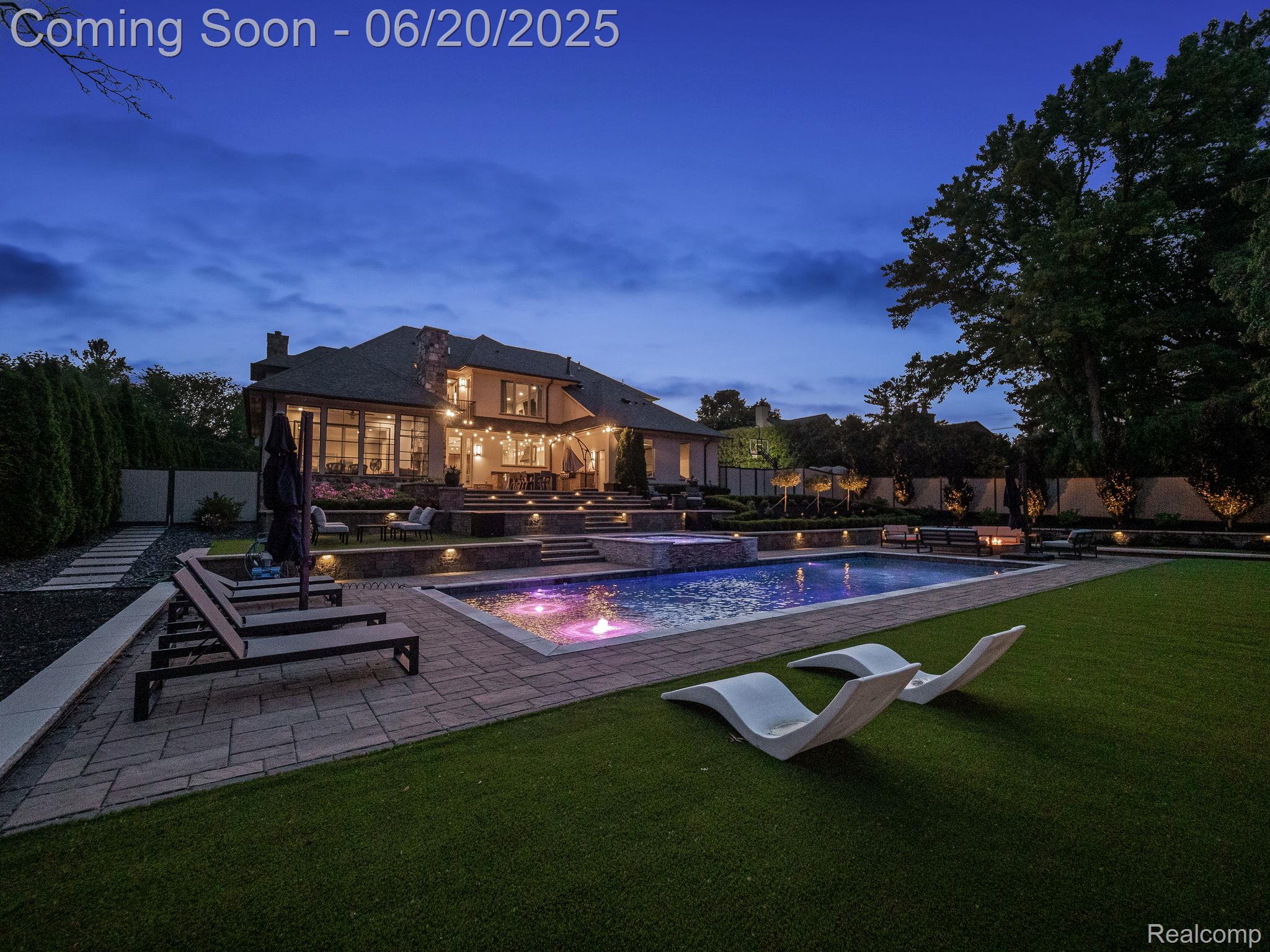 1044 LAKESIDE Drive