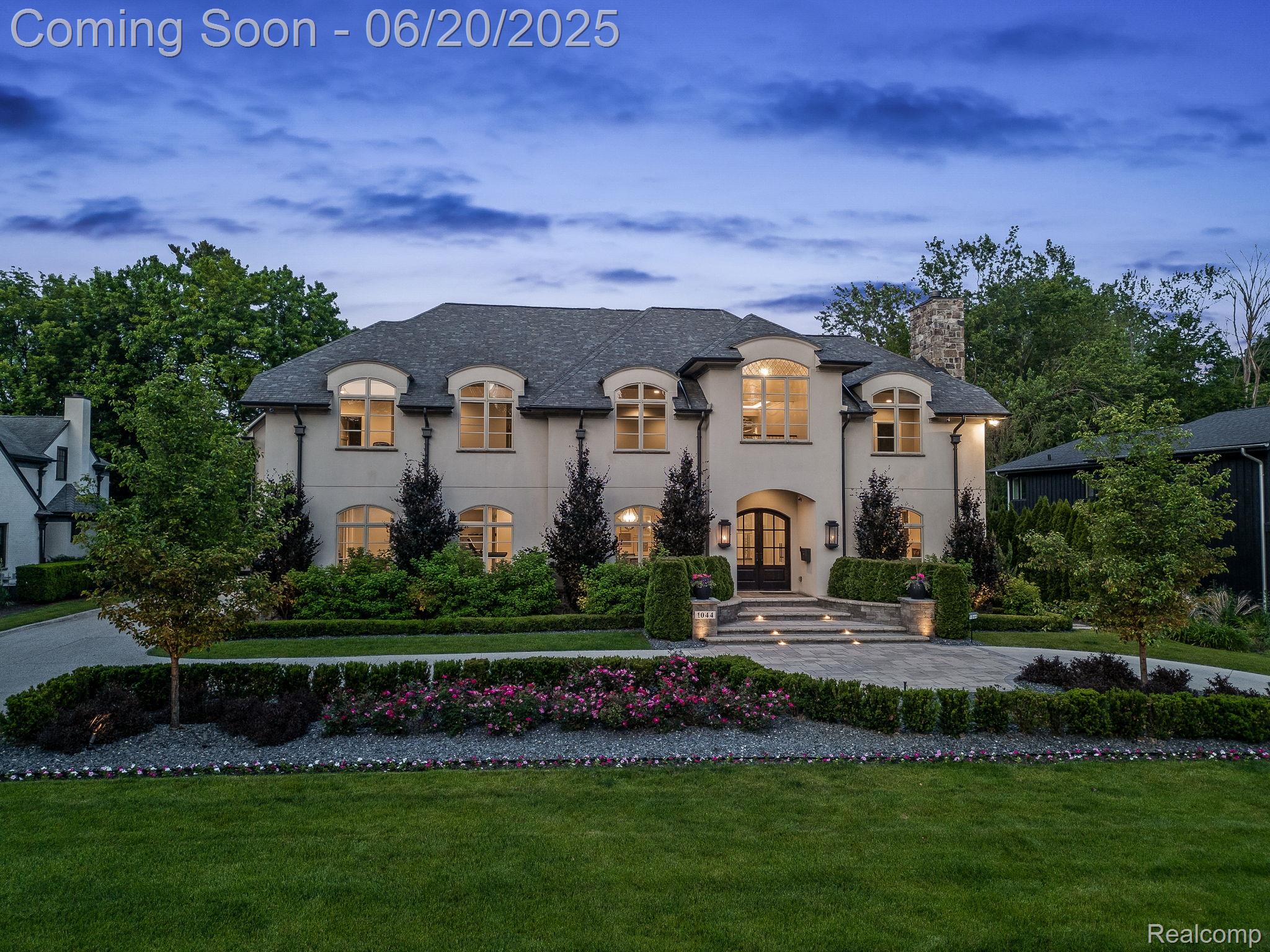 1044 LAKESIDE Drive