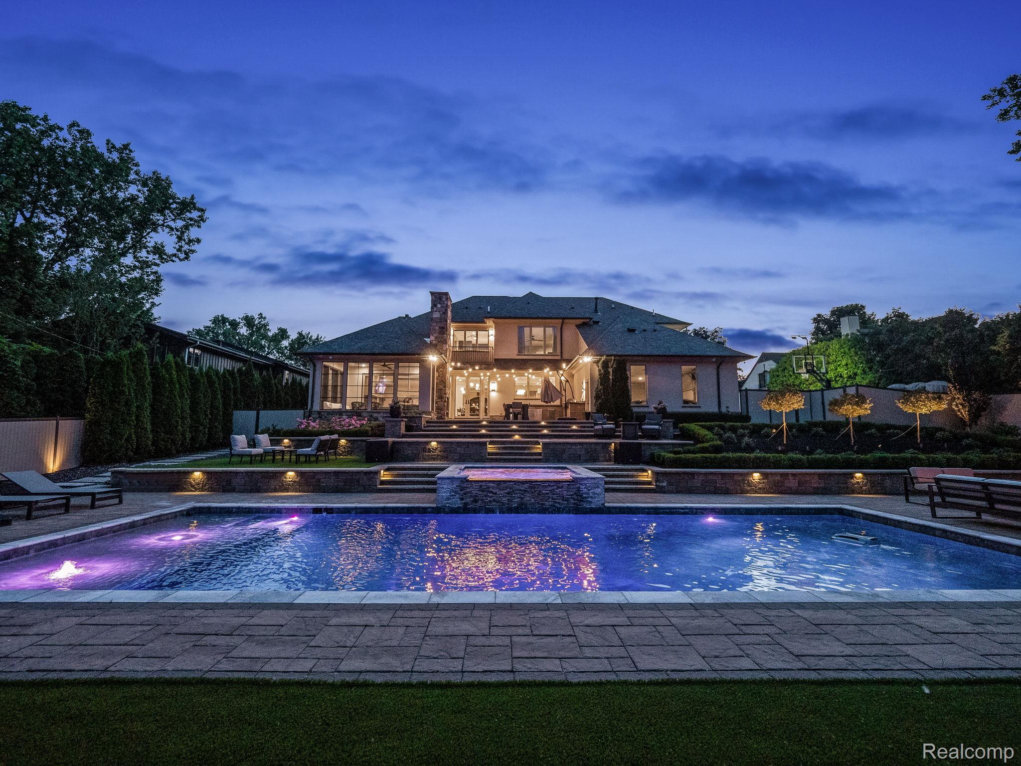 1044 LAKESIDE Drive