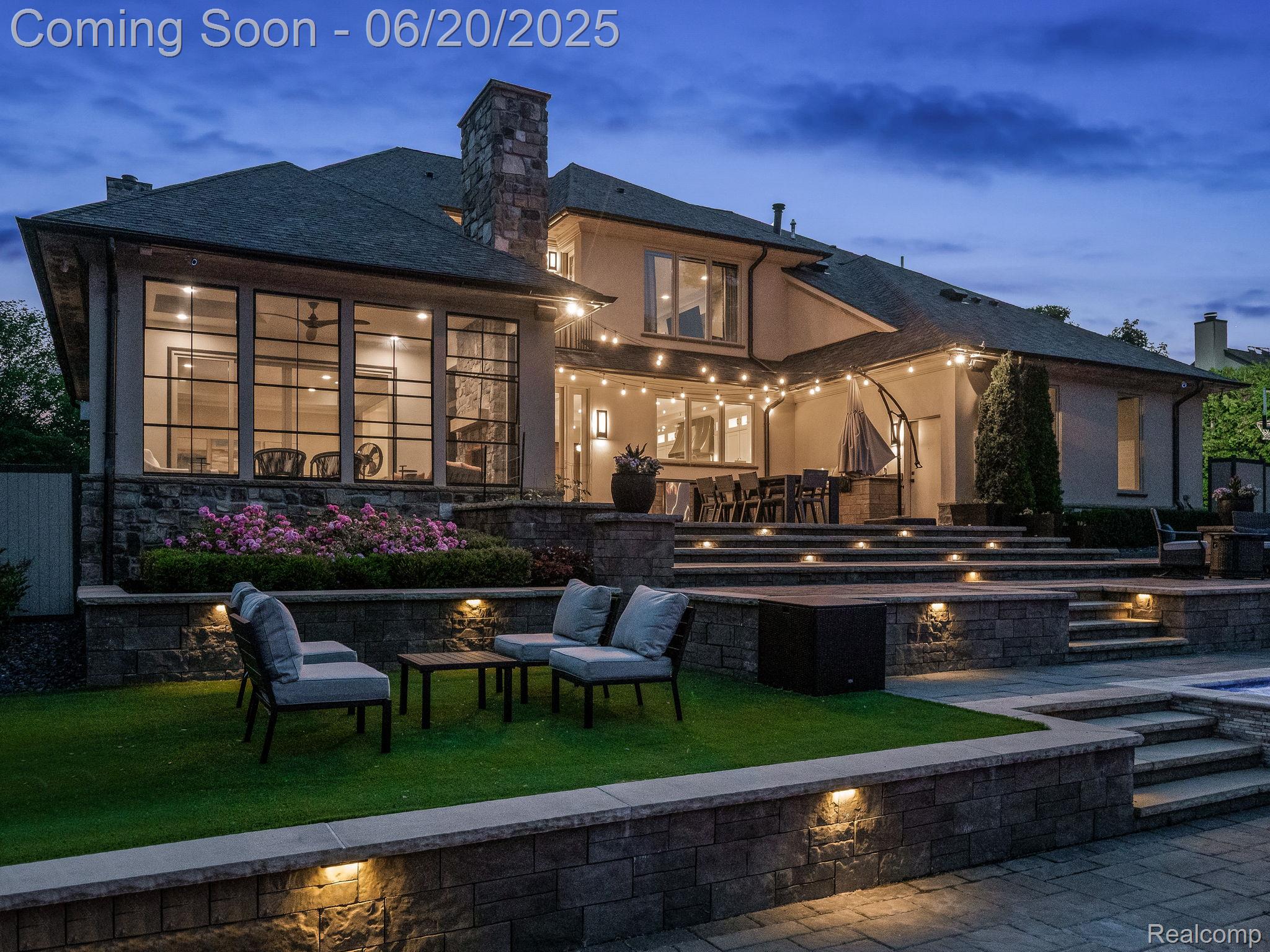 1044 LAKESIDE Drive